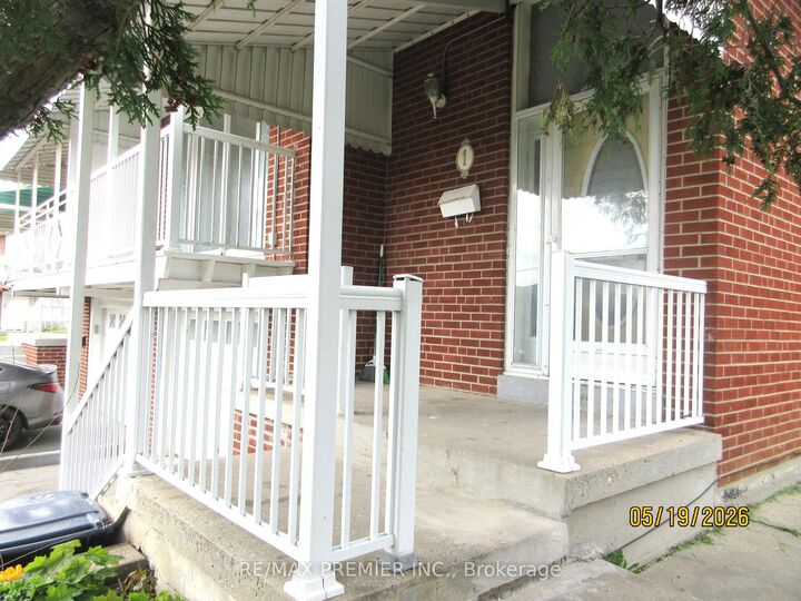 Property Photo:  1 Futura Drive  ON M3N 2L6 
