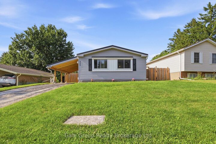 Property Photo:  925 Sunset Boulevard  ON N4S 4A5 