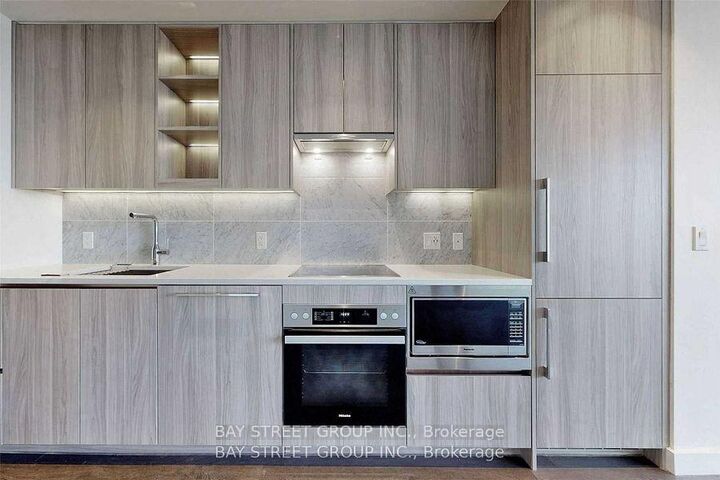 Property Photo:  85 McMahon Drive 2501  ON M2K 0H1 