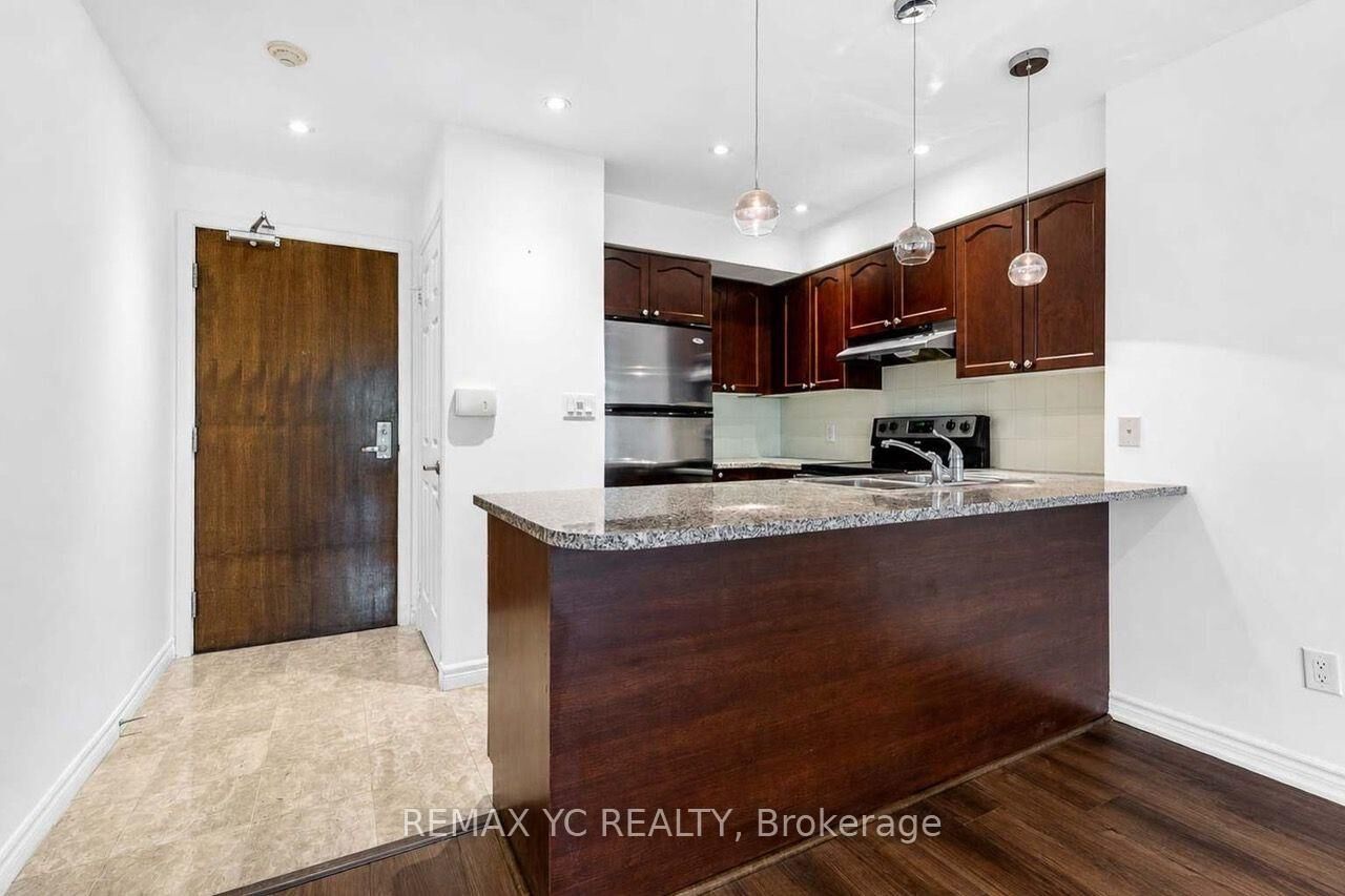 Property Photo: 35 Hollywood Avenue 216 ON M2N 0A9