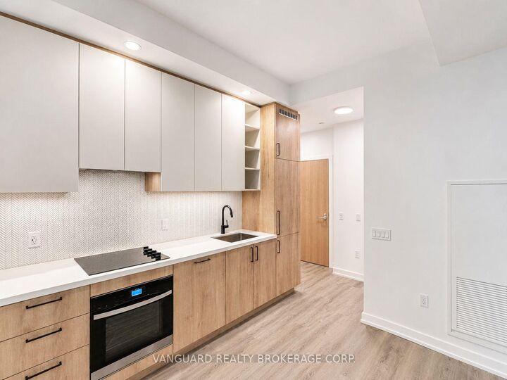 Property Photo:  5 Meadowdale Road 411  ON L4K 0C7 