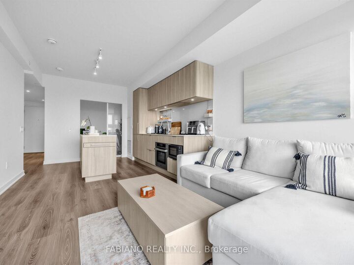 Property Photo:  28 Ann Street 1313  ON L5G 0E1 
