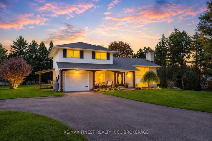 207 Meadow Crescent — photo 1
