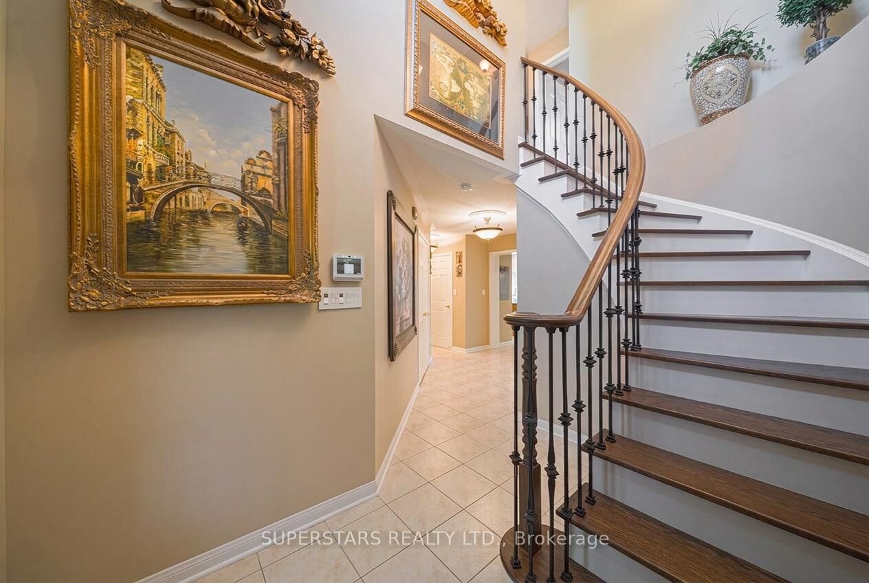 Property Photo: 166 Worthington Avenue ON L4E 4N7