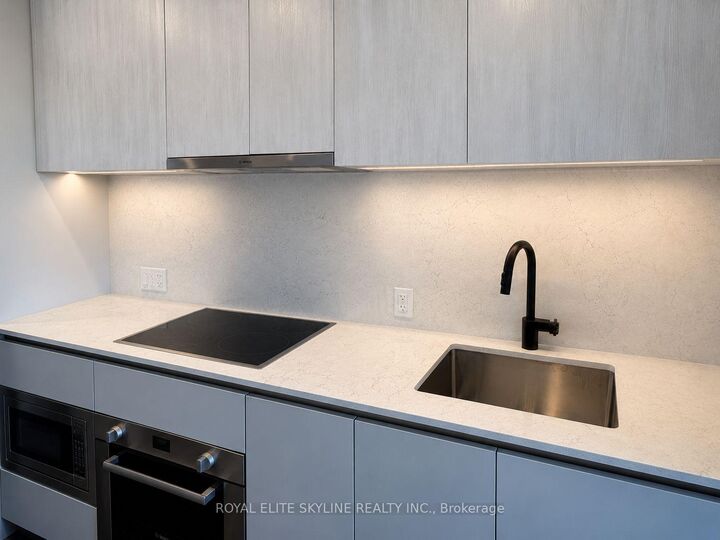 Property Photo: 609 Sherbourne Street 4410 ON M4X 0A4
