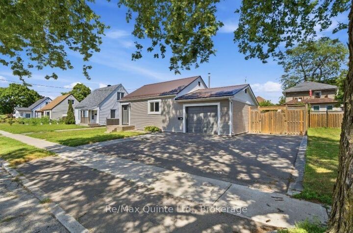 Property Photo:  14 Johnson Road  ON K8V 2W7 