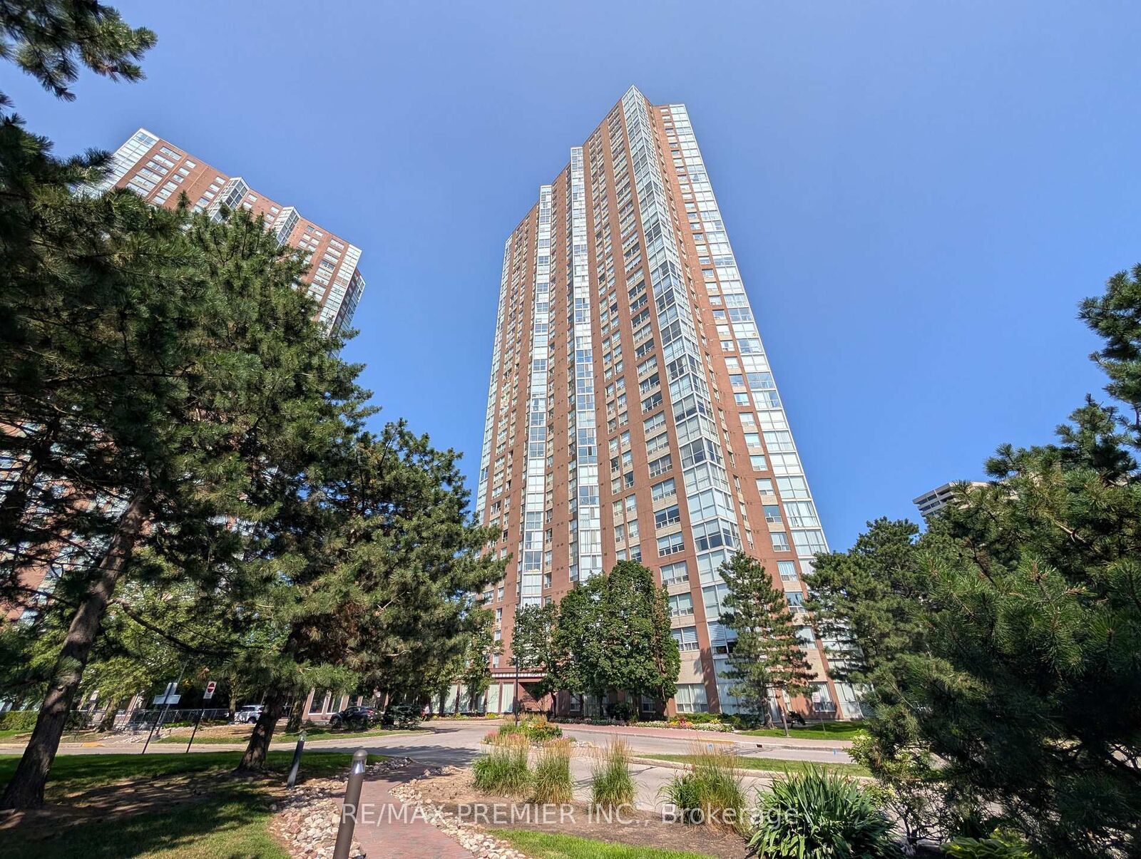 Property Photo:  5 Concorde Place 2809  ON M3C 3M8 