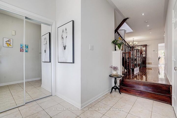 Property Photo: 10 Collie Crescent ON L4A 0V8
