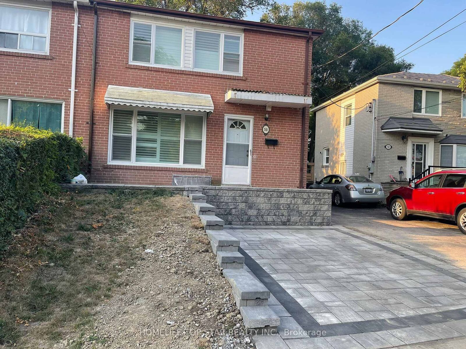 Property Photo:  50 Chestnut Crescent  ON M1L 1Y5 