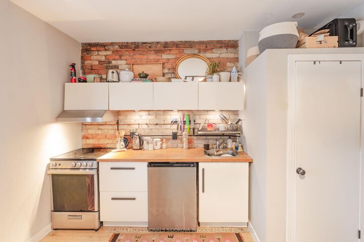 Property Photo:  2088 Dundas Street W  ON M6R 1W9 