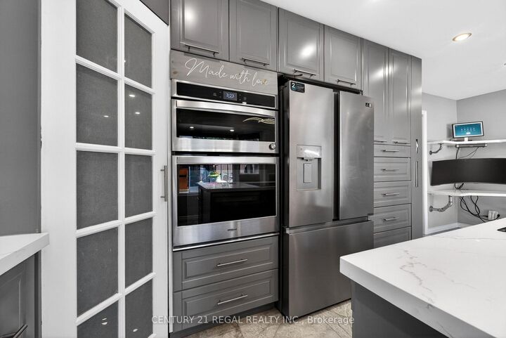 Property Photo:  481 Camelot Drive W  ON L1K 1M5 