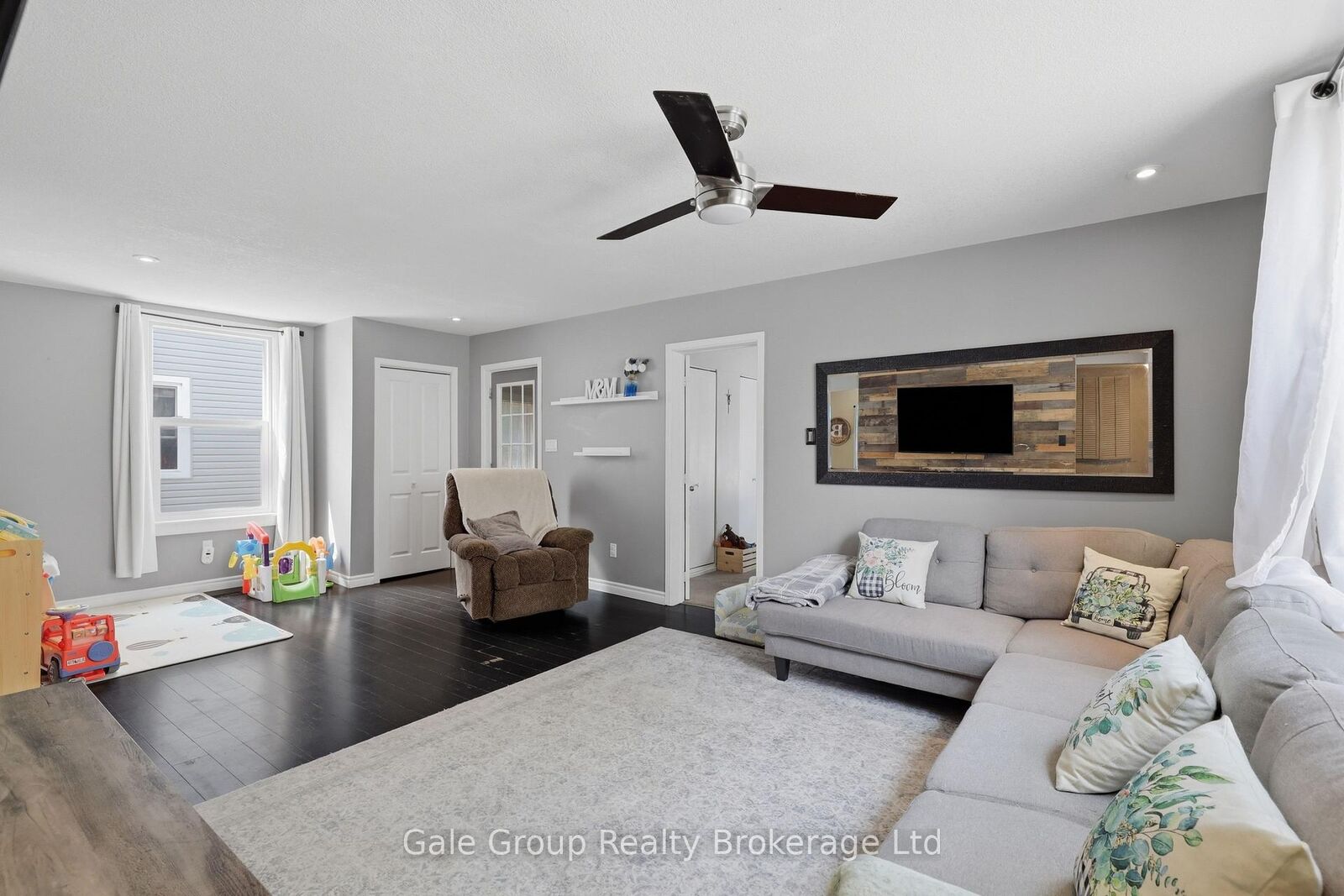 Property Photo:  32 West Avenue  ON N5R 3P5 