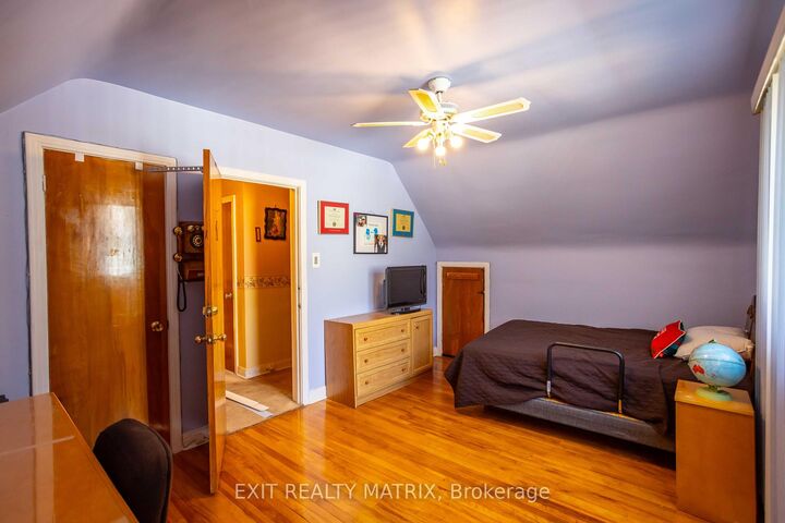 552 Dunbrack Street — photo 1