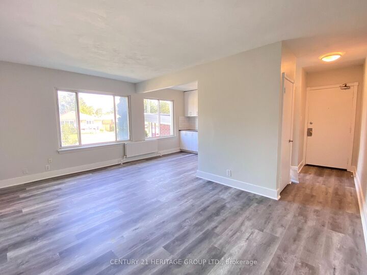Property Photo:  174 Grove Street E 3  ON L4M 2P7 