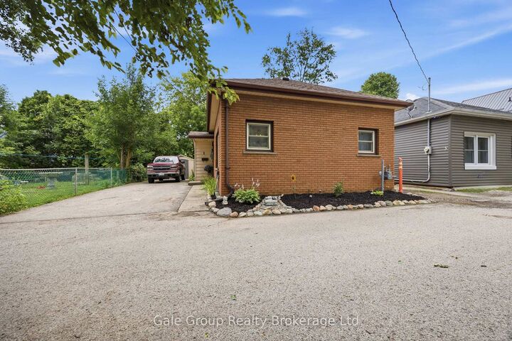 Property Photo:  1 Britton Drive  ON N5P 3E4 