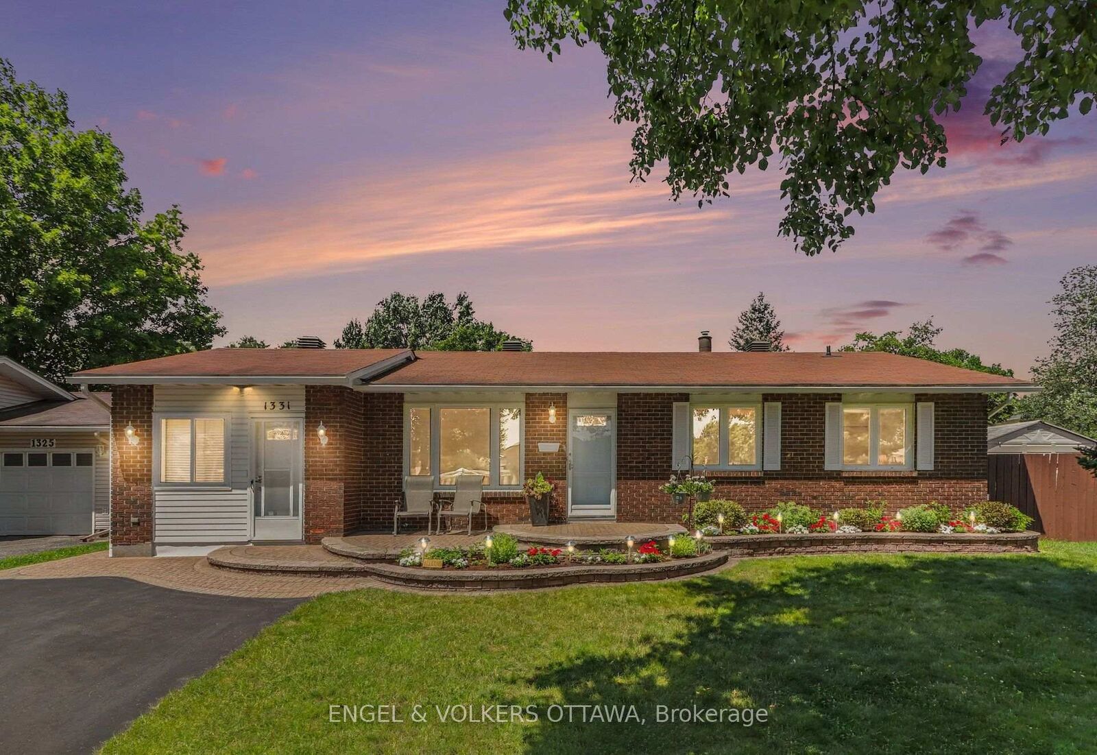 Property Photo:  1331 Alloway Crescent  ON K1K 3Y9 