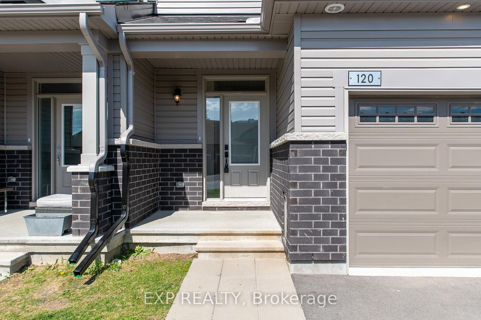 Property Photo: 120 Patchell Place ON K0G 1J0
