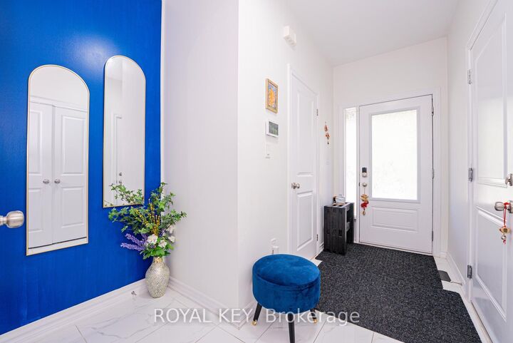 Property Photo:  324 Equestrian Way 39  ON N3E 0C1 