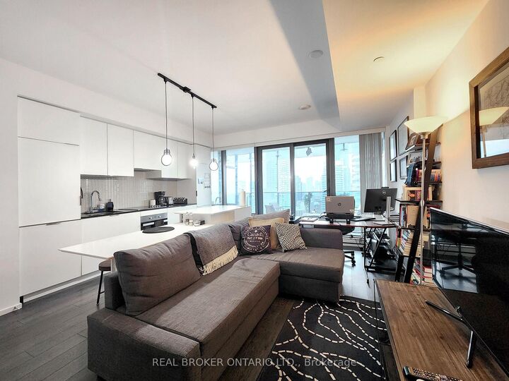 Property Photo:  5 St Joseph Street 2803  ON M4Y 0B6 