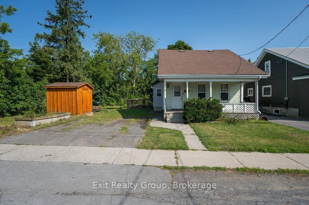 Property Photo:  8 Ridley Street E  ON K8P 1X9 