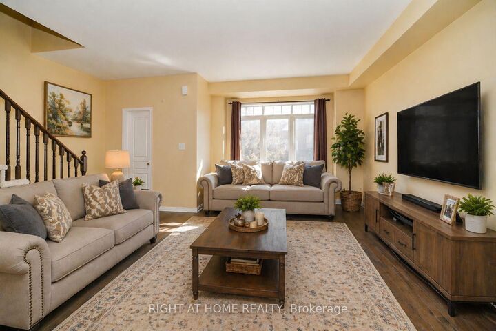 Property Photo:  48 Curran Hall Crescent  ON M1G 0A2 