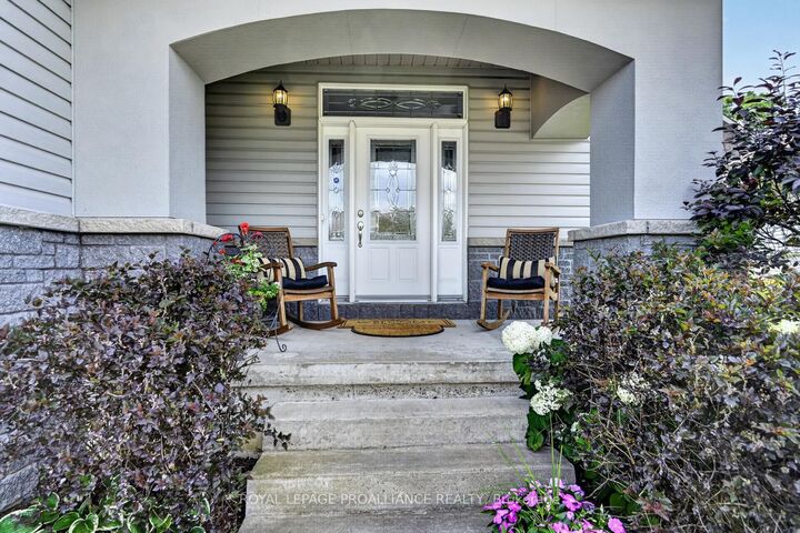 Property Photo:  1330 Cuthbertson Avenue  ON K6V 6Y1 