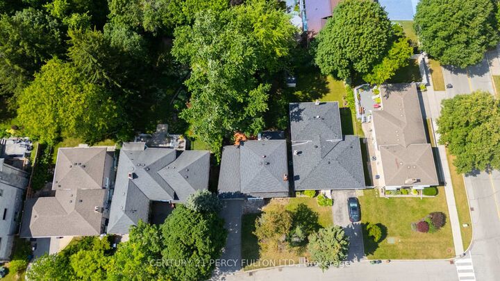 Property Photo:  6 Donna Court  ON M2M 2C8 