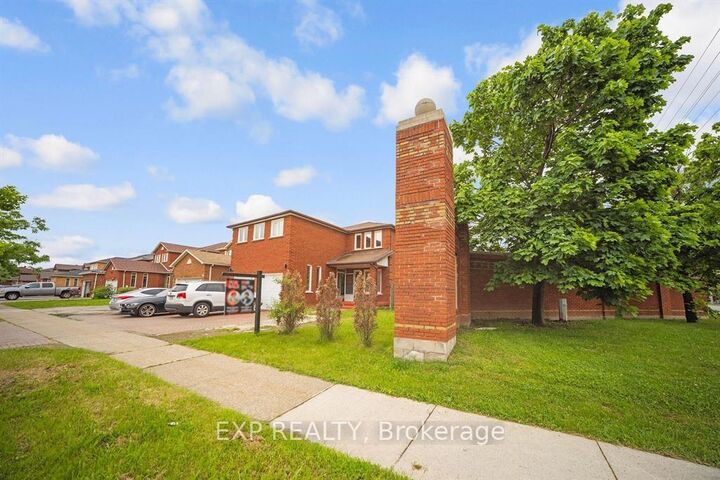 Property Photo: 692 Huntington Ridge Drive ON L5R 1Z5