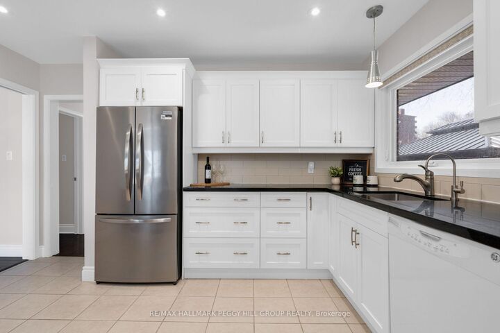 Property Photo:  10 Duckworth Street  ON L4M 3V8 