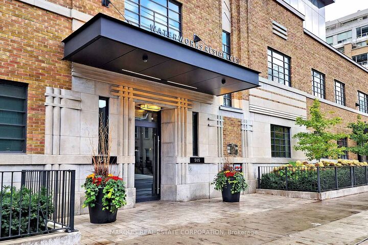 505 Richmond Street W Parking — photo 1