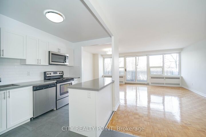 Property Photo: 10 Shallmar Boulevard Ph6 ON M5N 1J4