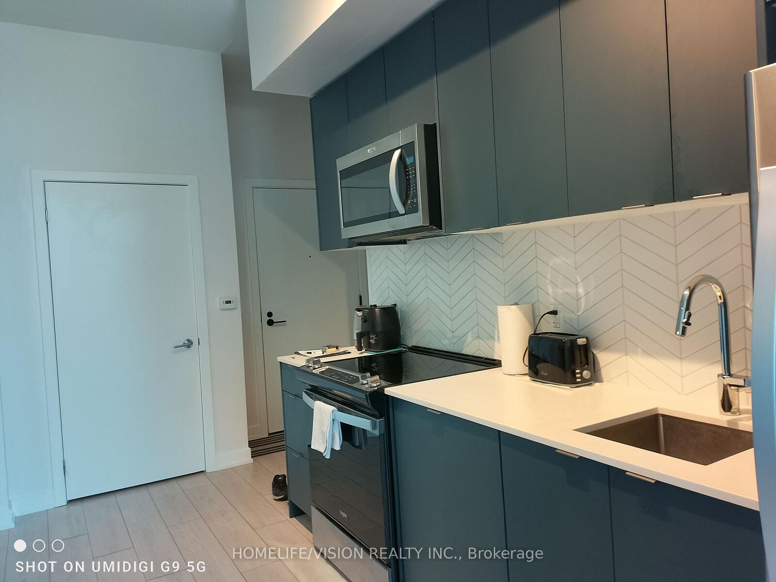 Property Photo:  1606 Charles Street 204  ON L1N 0P1 