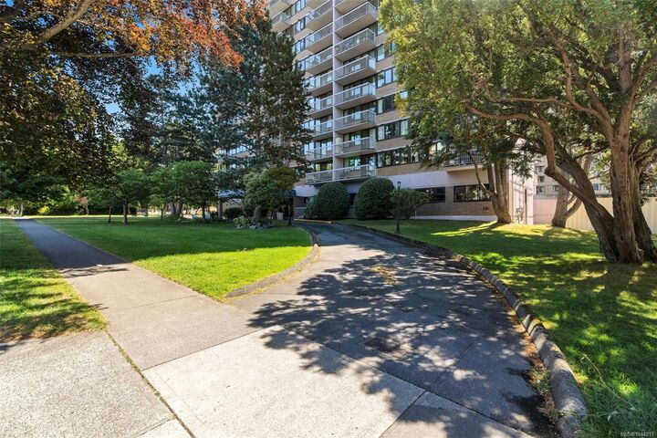 Property Photo:  647 Michigan St #809  BC V8V 1S9 