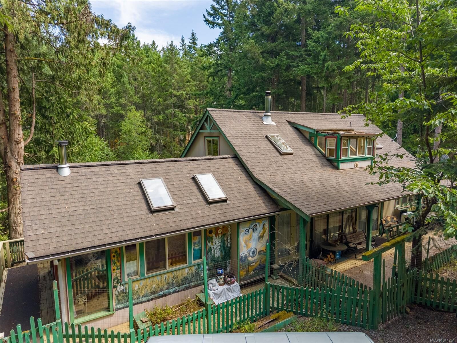 Property Photo: 3706 Starboard Cres BC V0N 2M0
