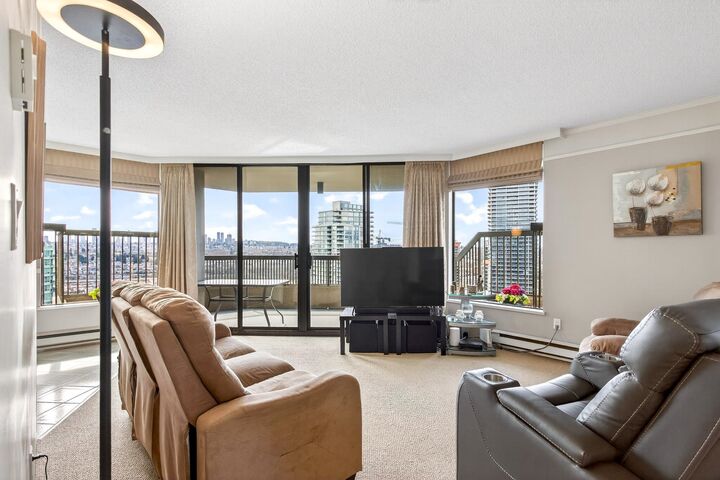 Property Photo:  2041 Bellwood Avenue 1608  BC V5B 4V5 