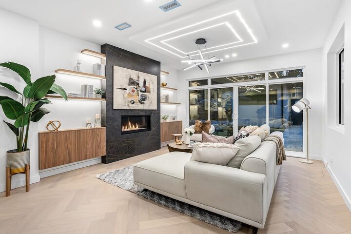 Property Photo: 1921 Tatlow Avenue BC V7P 3A2