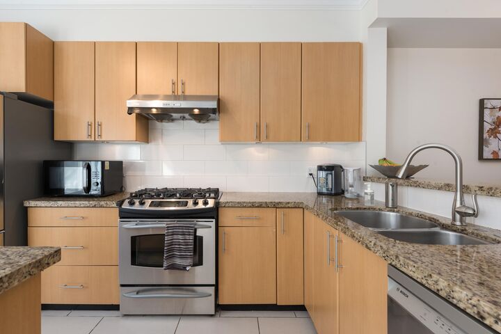 Property Photo:  319 W 59th Avenue  BC V5X 1X3 