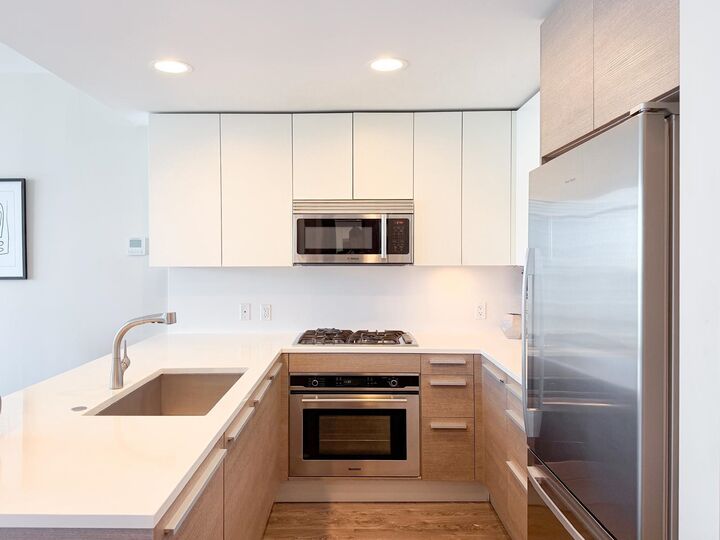 Property Photo: 2008 Rosser Avenue 3205 BC V5C 0H8