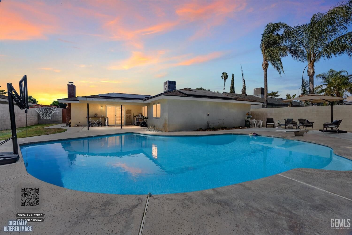 Property Photo: 6621 Vancouver Drive CA 93309
