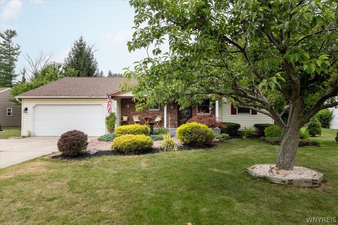 Property Photo:  5866 Lakecrest Drive  NY 14085 