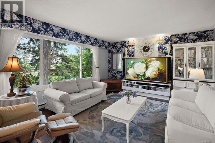 Property Photo:  6864 East Saanich Road  BC V8Z 5Y9 
