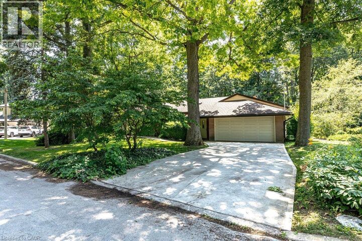Photo de la propriété:  44 Colquhoun Crescent  ON L9C 4W8 