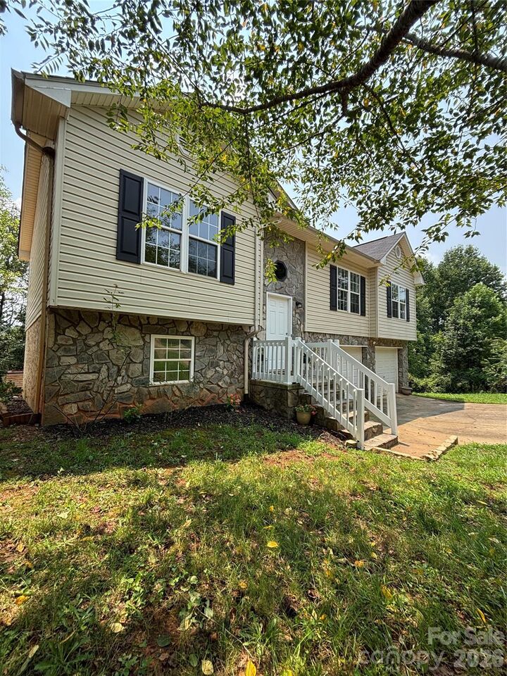 Property Photo:  3253 Capital Court  NC 28645 