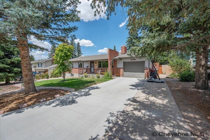 Property Photo: 638 Hirst St WY 82009