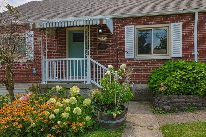 Property Photo: 2855 Allview Circle OH 45238