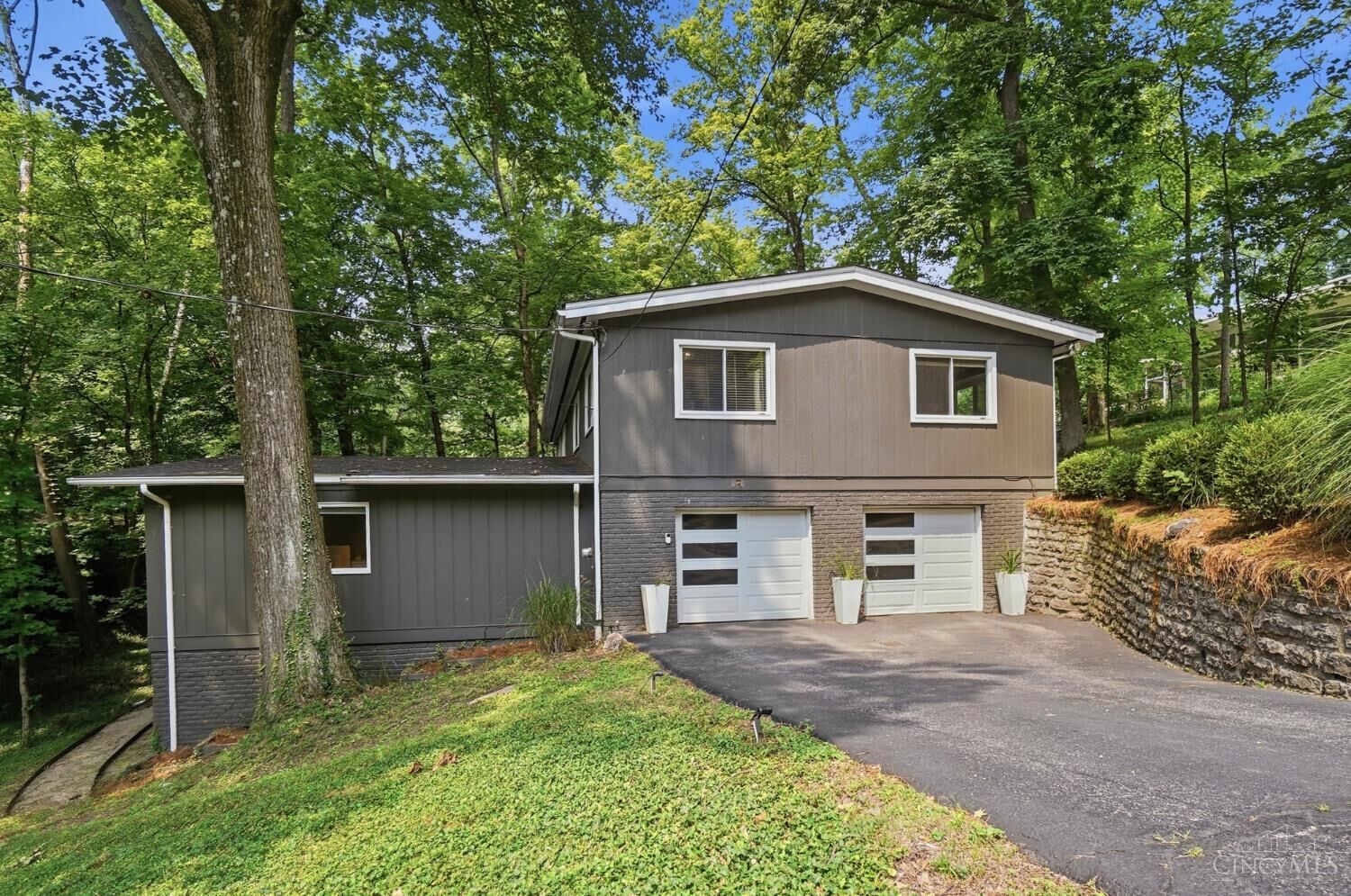 Property Photo:  911 Oregon Trail  OH 45215 