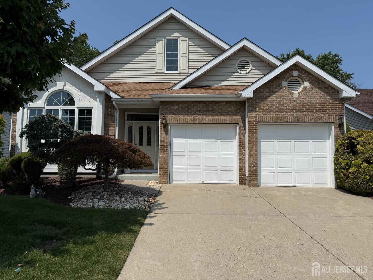 Property Photo:  8 Wakefield Court  NJ 08831 