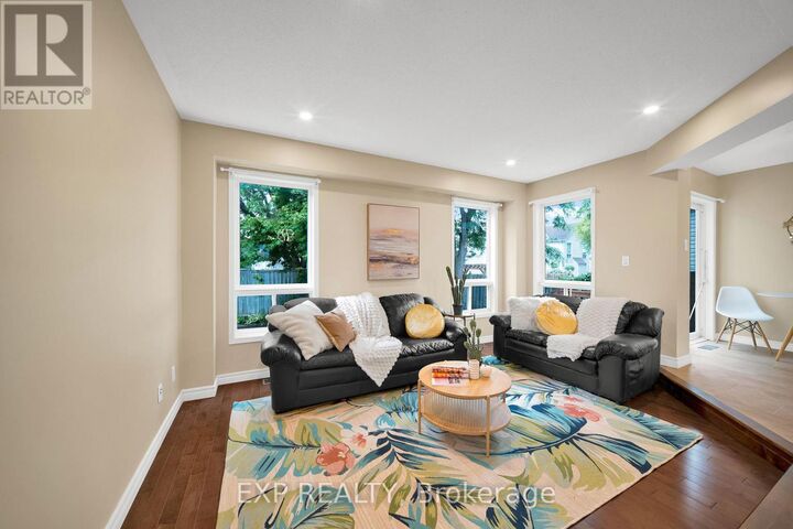 Property Photo:  43 Trump Avenue  ON K2C 4A4 