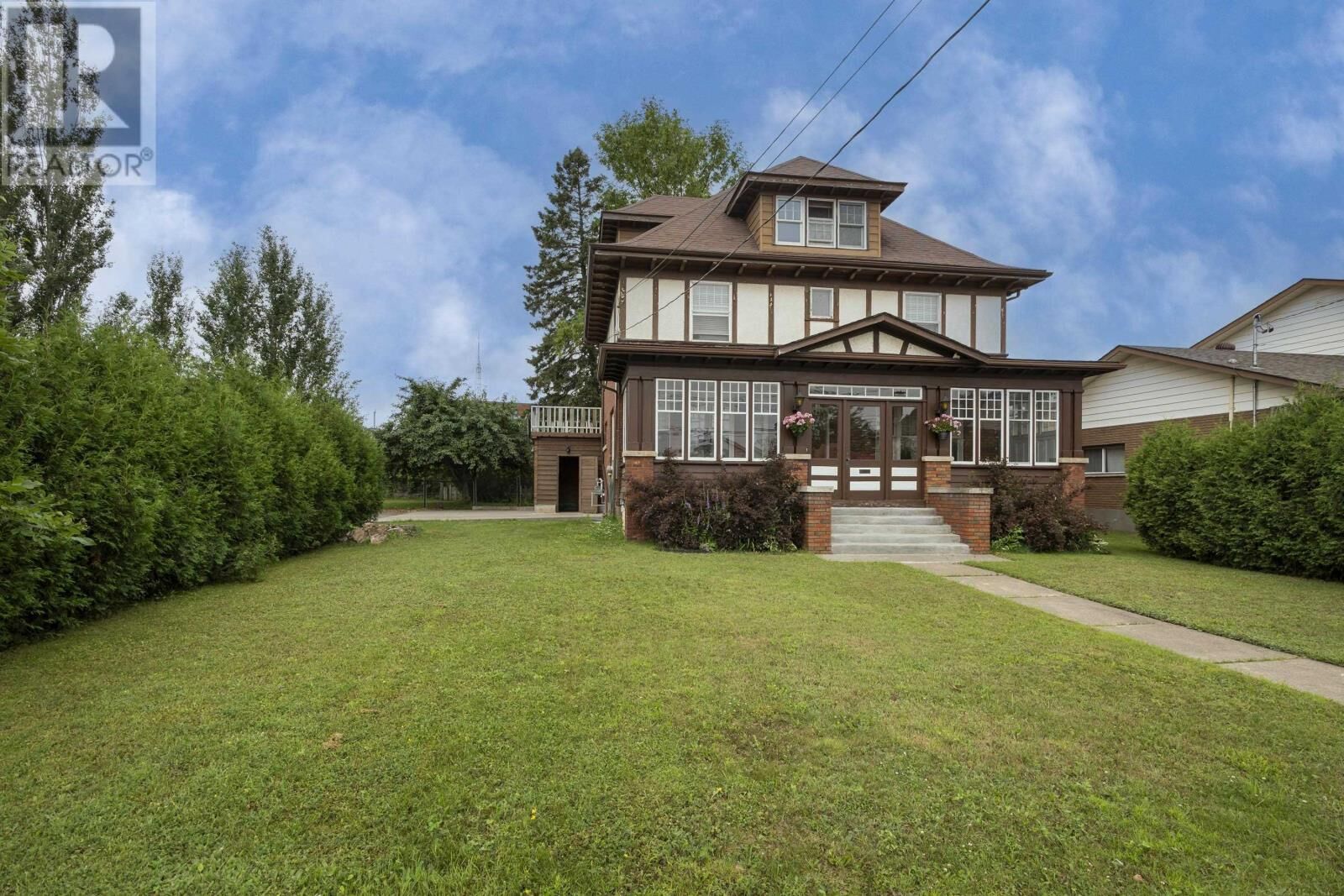 Property Photo: 74 Prospect Ave ON P7A 5L2