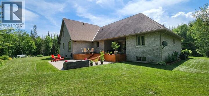 Property Photo:  110 Monck Square  ON K0J 1P0 
